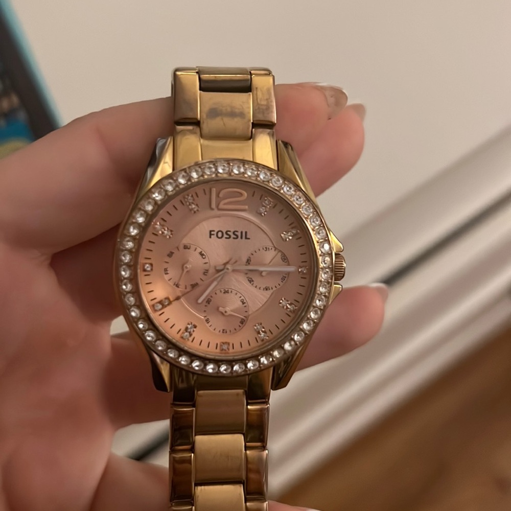 Fossil Rose gold watch- needs new battery